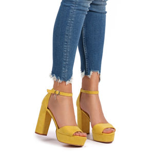 Žluté sandály 35011