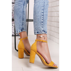 Žluté sandály Calia