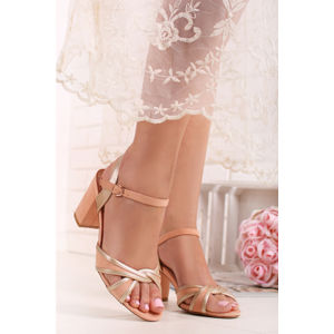 Světle růžové sandály Veronique