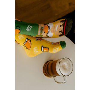 Žluto-zelené vzorované ponožky Pivár