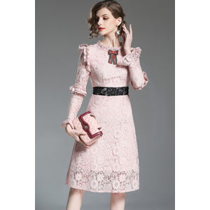 Světle růžové šaty Faye