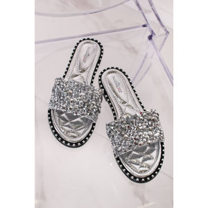 Stříbrné pantofle s ozdobnými kamínky Rebecca