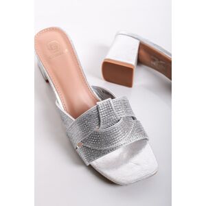 Stříbrné pantofle na hrubém podpatku Mia