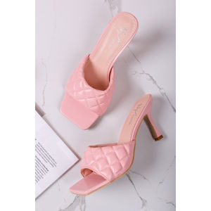Světle růžové pantofle na tenkém podpatku Alina